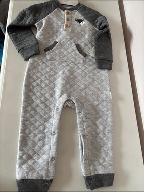 Tahari 2 Piece Set Gray Quilted Baby Romper with Fox Accent and Hat